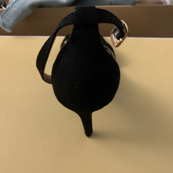 Woman’s heals - Picture 5 of 16